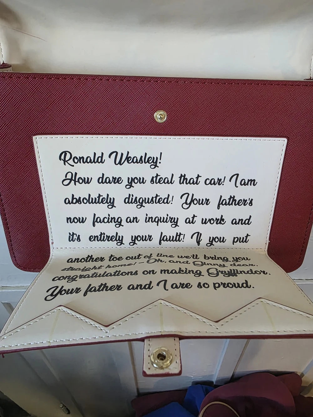 Danielle Nicole X Harry Potter - Ron Weasley Howler Bag - Picture 2 of 7